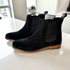 Men’s Black Suede Chelsea Boot - US11